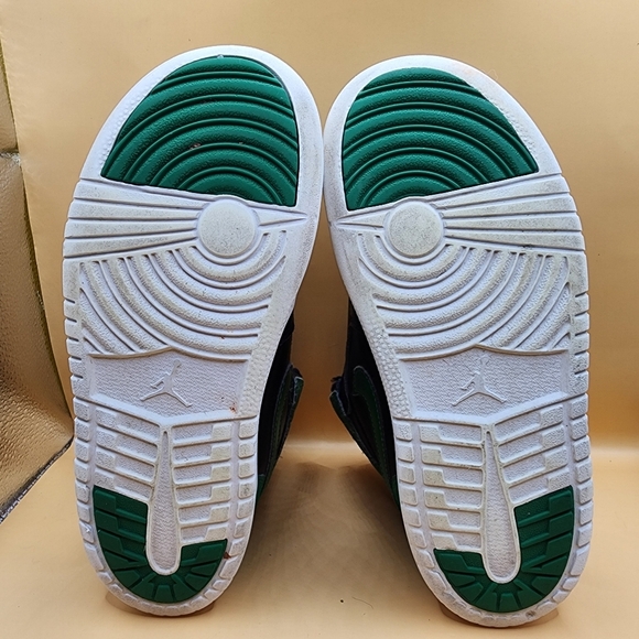 Sky Jordan 1 Kids 2.5Y Pine Green Black BQ7196-003 Velcro - Picture 5 of 6